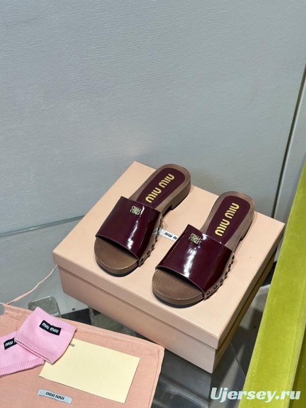 2025 Women Miu Miu Burgundy Patent Leather Slippers KFY00230