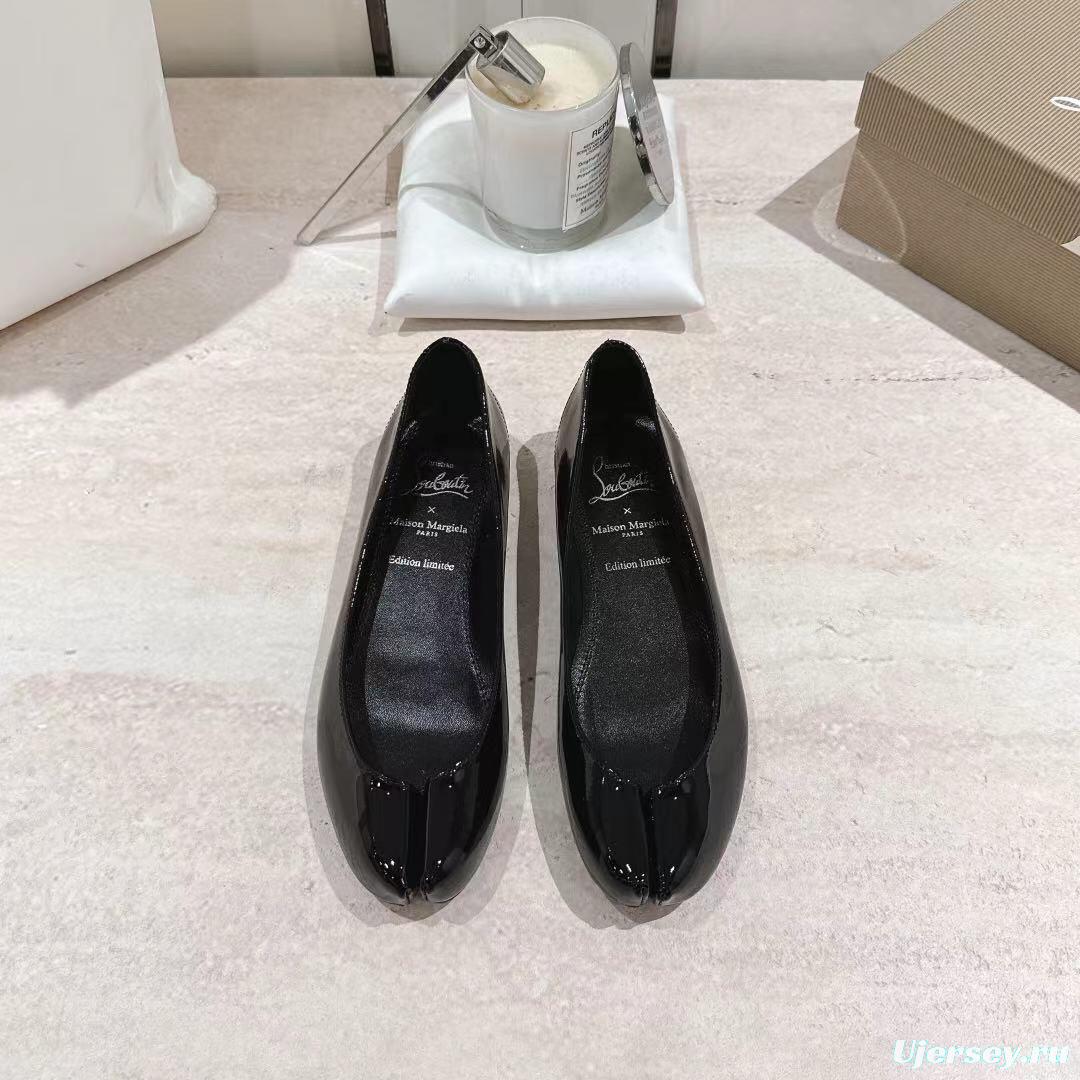 2025 Women MM6 Black Patent Leather Tabi Ballet Flats KFY00280