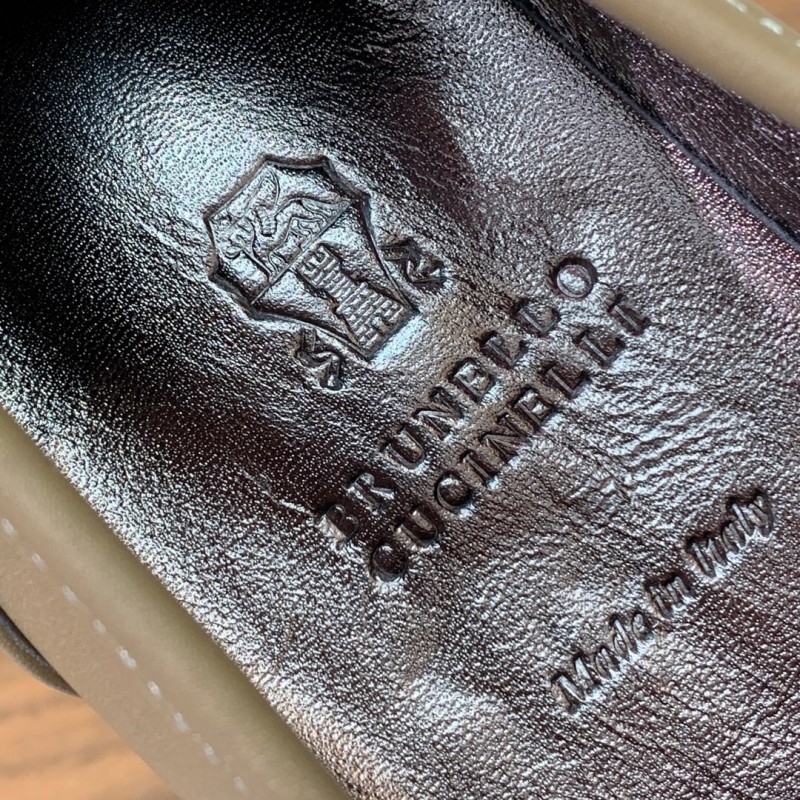2025/Women Brunello Cucinelli Almond Leather Loafers Handmade Chain Detail LY00360(F)