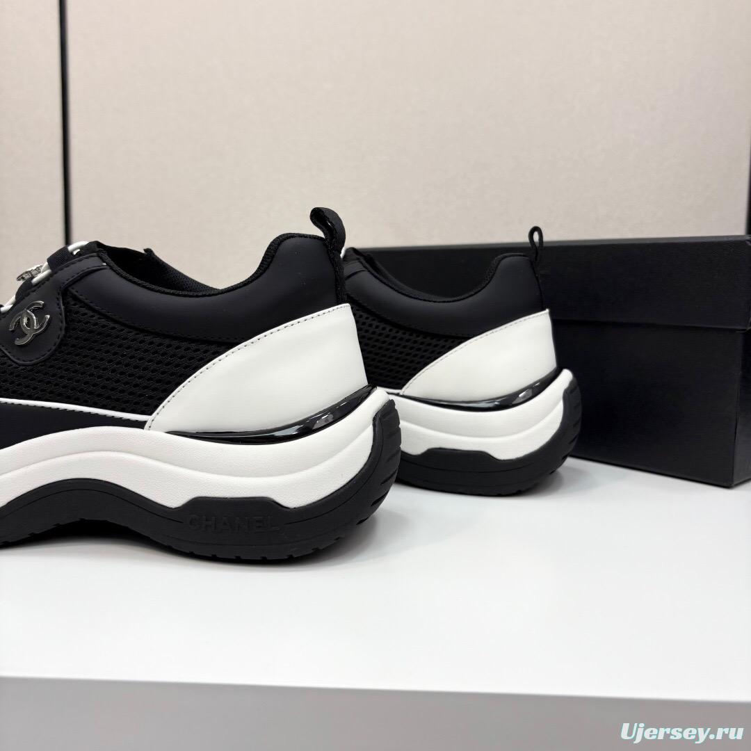 2025 Unisex Chanel Black White Silk Cowhide Sneakers Classic Embroidery
