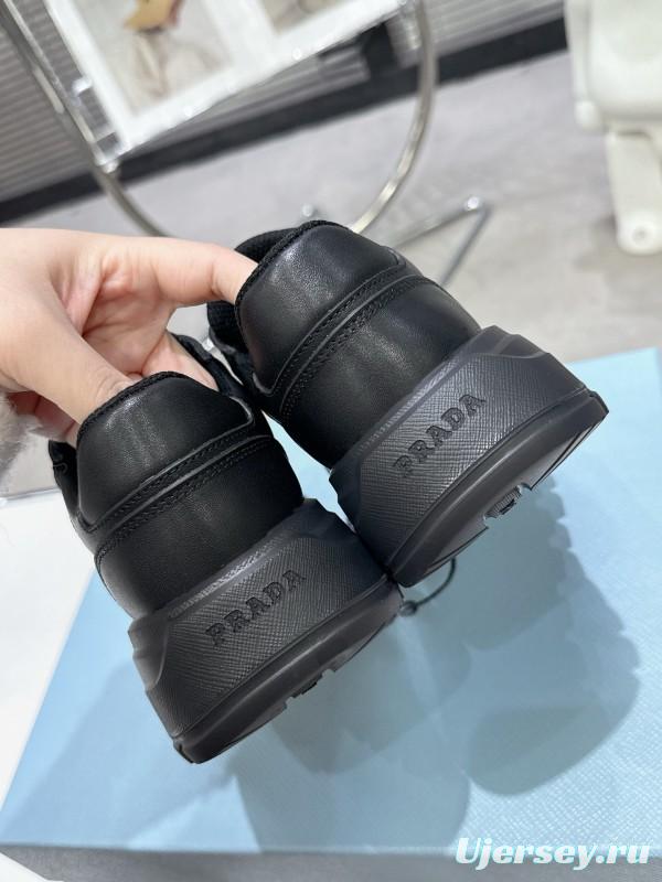 2025 Unisex Prada Black Leather Sneakers KFY00310
