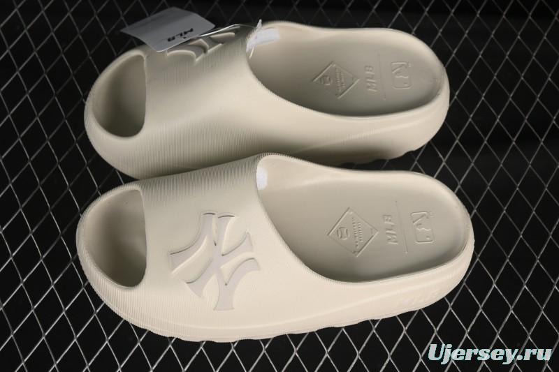 New York Yankees MLB Skipper Slide Summer Casual Sandals - 3ALPS015350IVS