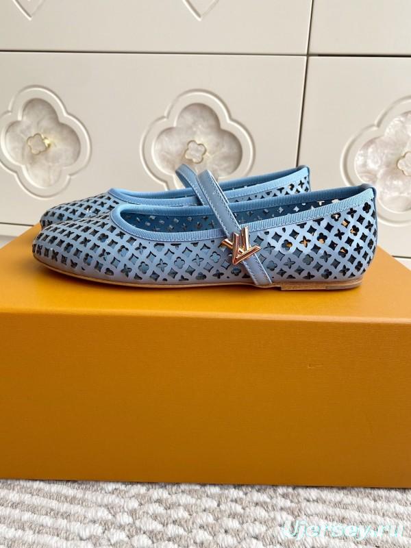 2025 Women Louis Vuitton Light Blue Patent Leather Mary Jane Flats KFY00310
