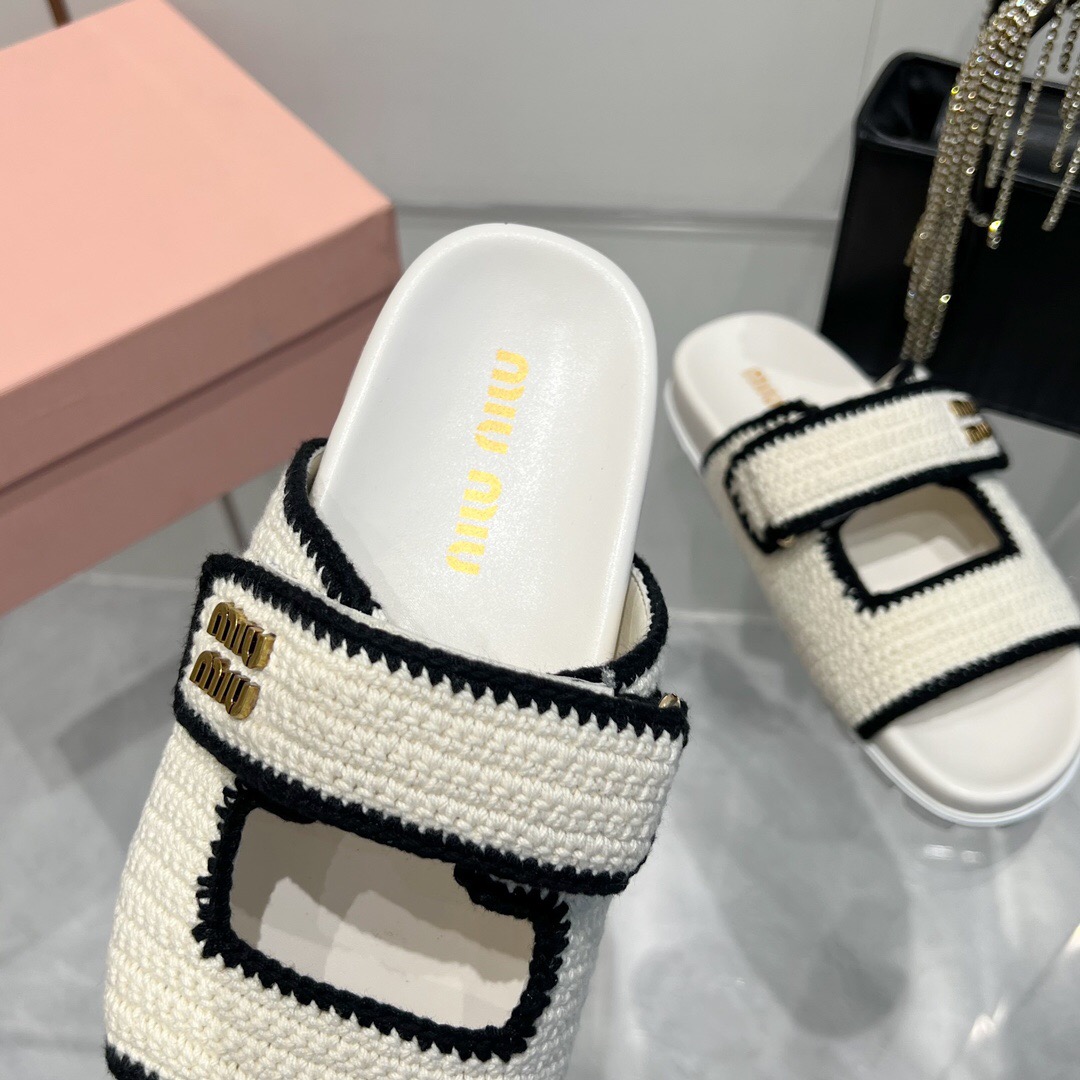 2025 Miu Miu White Black Knitted Leather Slippers KFY00290