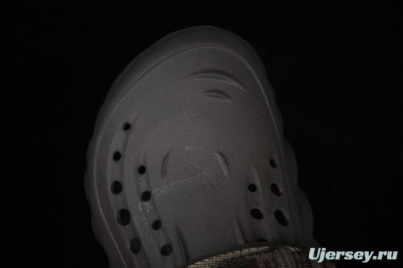 Crocs Bobs Flat Heel Closed Toe Slip-On Beach Clog Sandals - B.D4