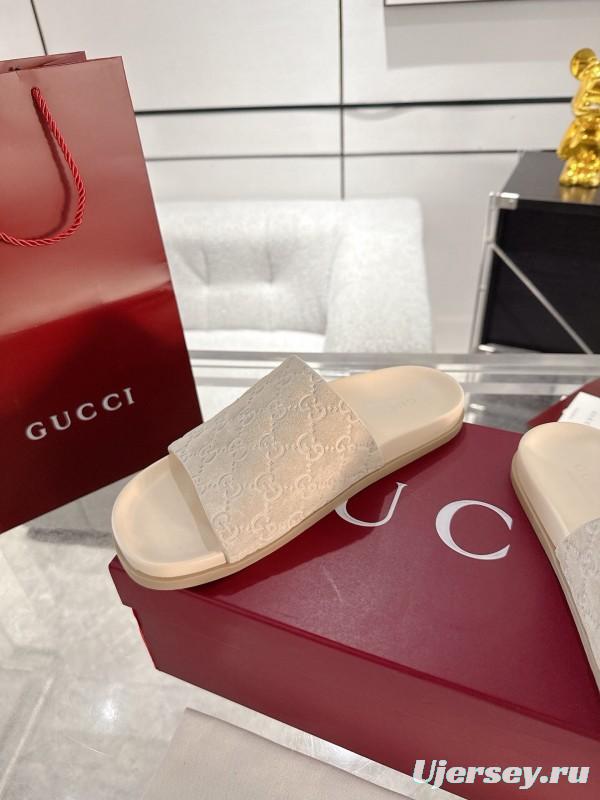 2025 Unisex Gucci Beige Embossed Leather Slippers Double G AS00240