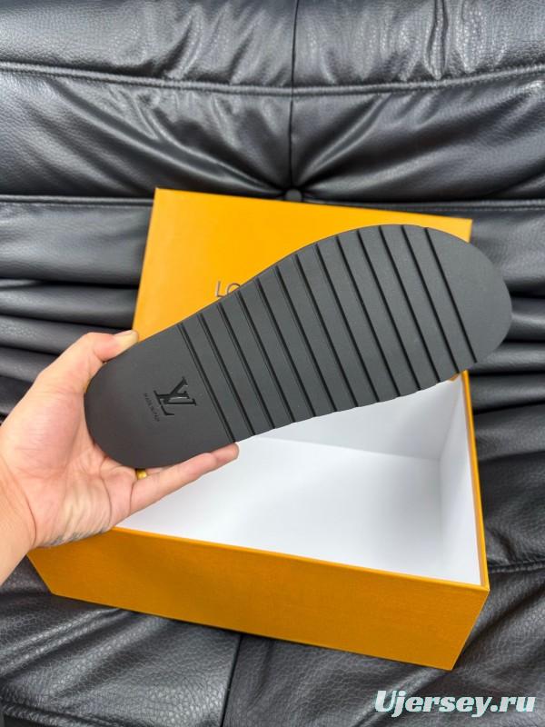 2025 Men Louis Vuitton Black Leather Slippers AS00170