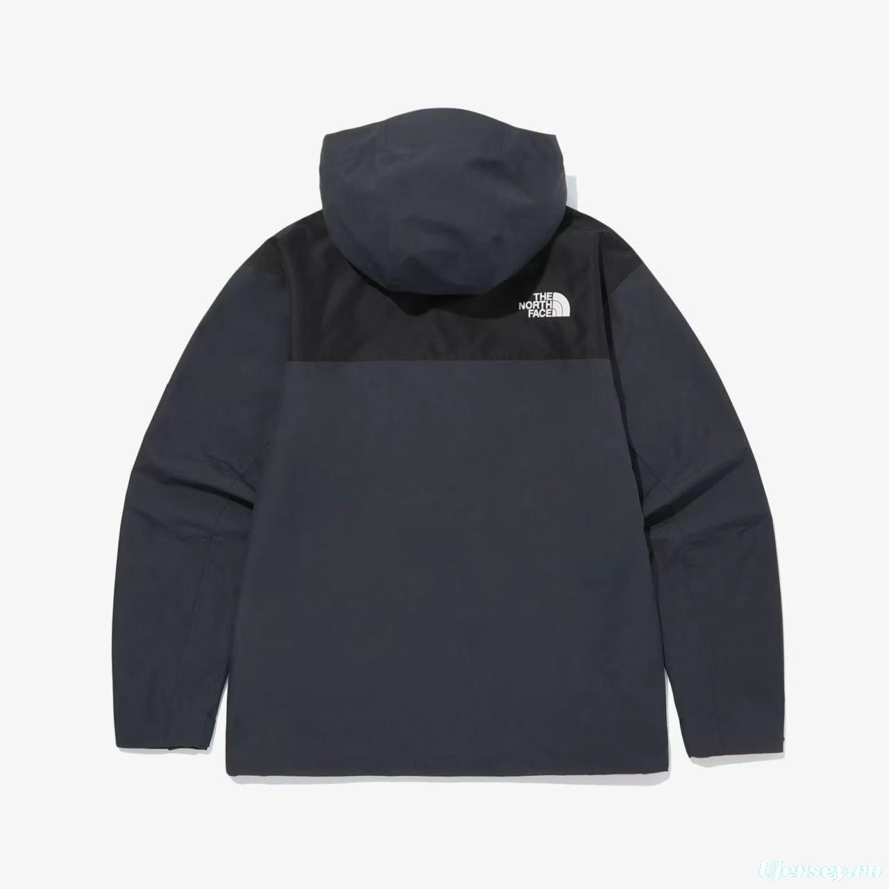 2025 The North Face Summit Series Technical Jacket - Cream/Black Colorblock with Dual-Zip Design