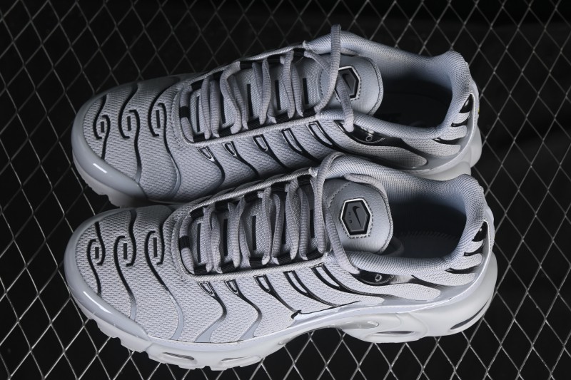 Nike Air Max Plus Retro Running Shoes with Air Cushion Technology - 852630-021
