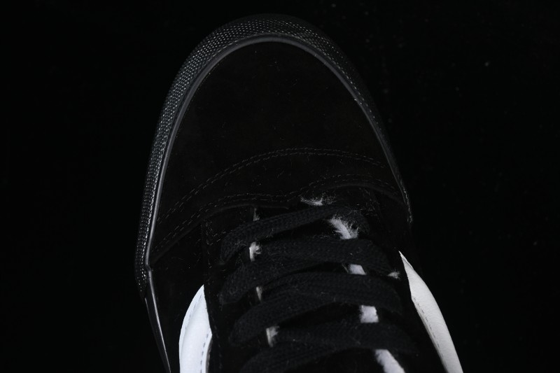 Vans Knu Skool Low-Top Suede Skate Shoes - VN0009QCBMA