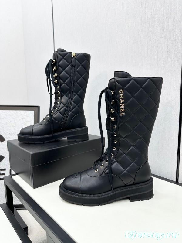 Chanel Fall/Winter Essential Short Boots with Rubber Foam Sole - LY00380