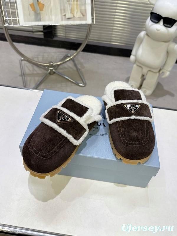 Prada Fall/Winter New Mule Slippers Triangle Buckle Bread Toe Half Slippers - KFY00270
