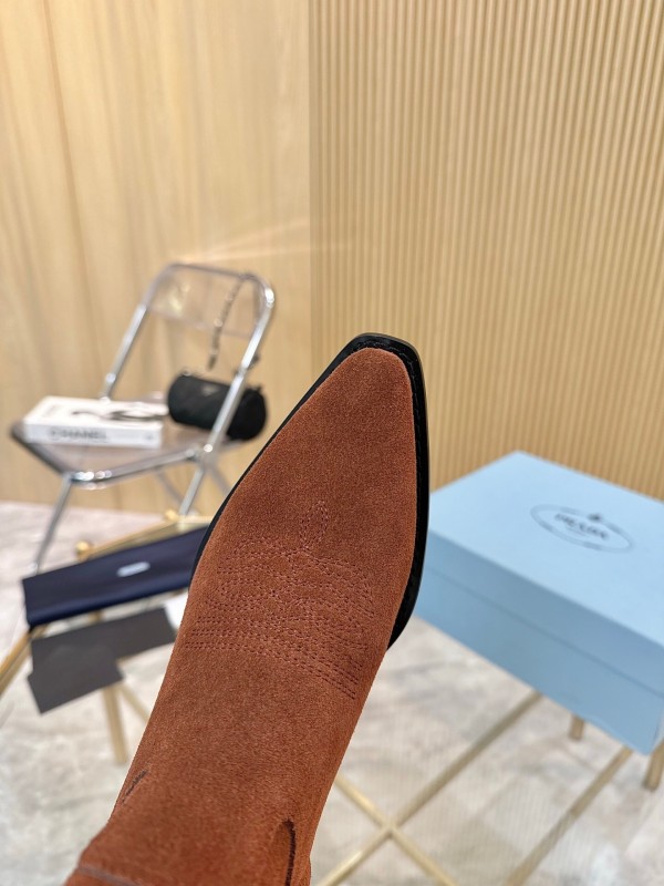 Prada Classic Pointed Boots 2025 SS Collection - L Y00330