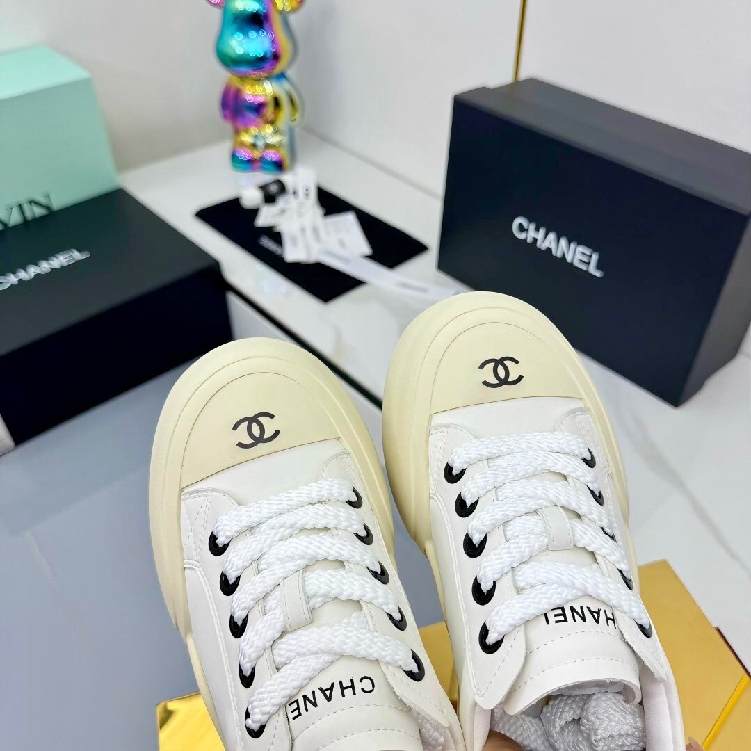 Chanel 2025 SS Casual Sneakers Panda Color Bread Shoes - LY00320