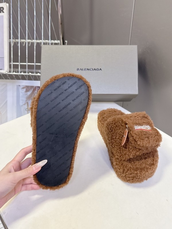Balenciaga 2025/SS Couple Edition Cola Fur Slippers - KFY00230