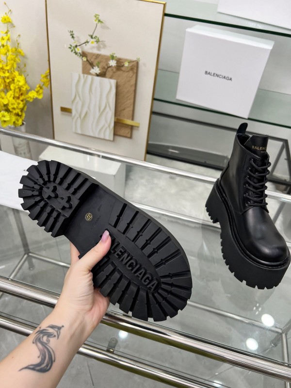 Balenciaga Fall/Winter 2025 Platform Ankle Boots - LY00350