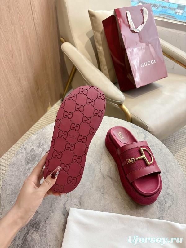 Gucci Women's Sandals with Iconic Horsebit Detail and Gold Hardware - LY00270