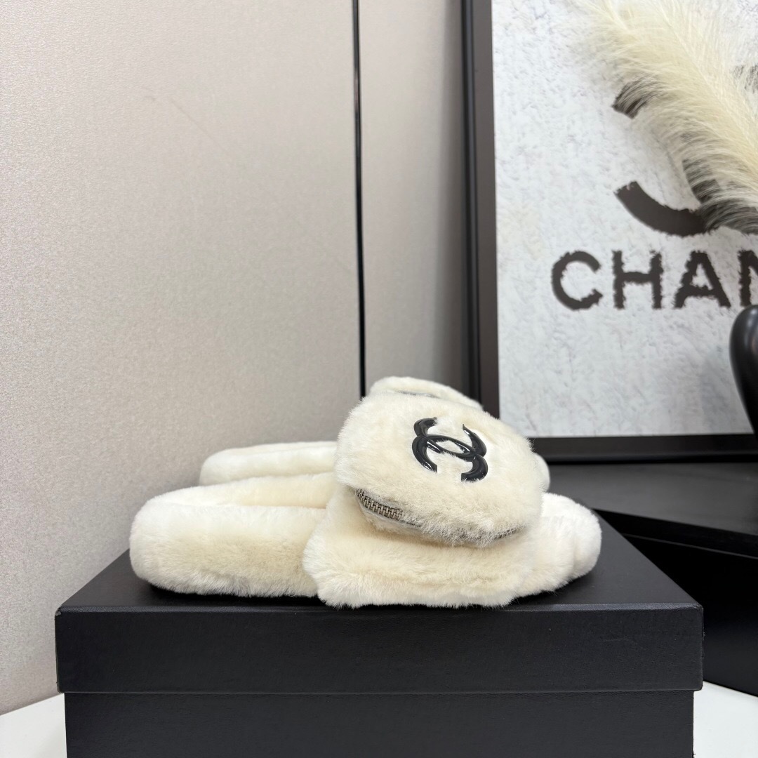 Chanel Spring/Summer 2025 Upgraded Fur Slippers with Rubber Sole - LY00270