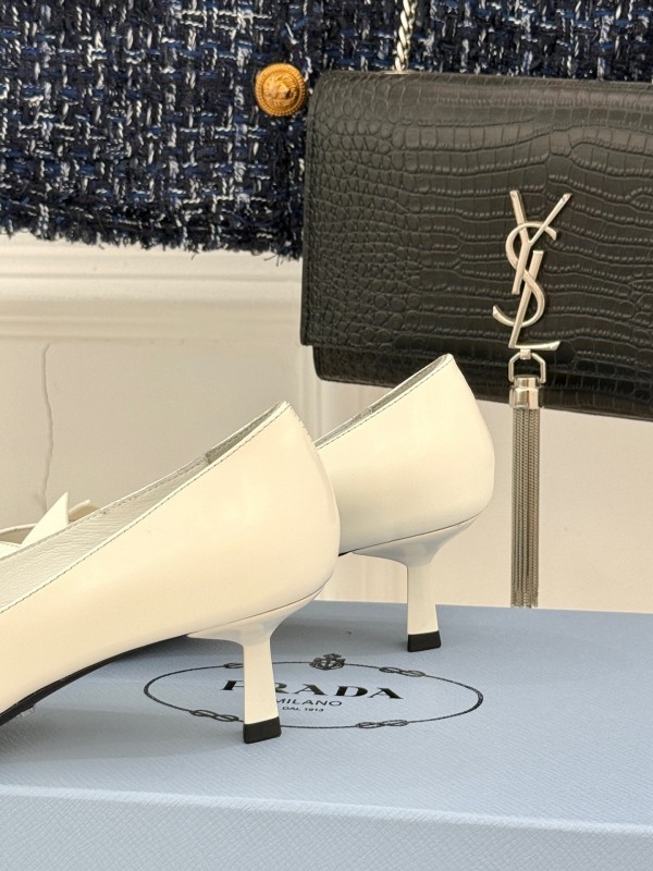 PRADA 2025/SS Catwalk Pointed Toe Kitten Heel Single Shoes - KFY00310