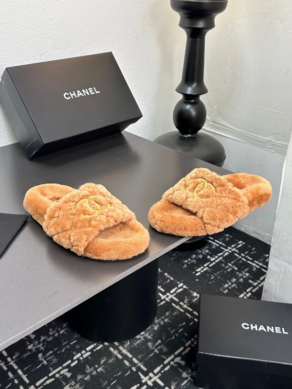 Chanel 2025 SS Fluffy Slippers with Wool Upper and Rubber Sole - LY00250