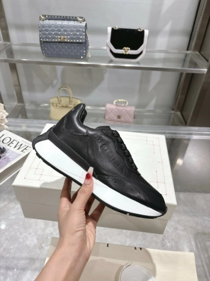 Alexander McQueen Sprint Unisex Sneakers with Seal Logo - LY00