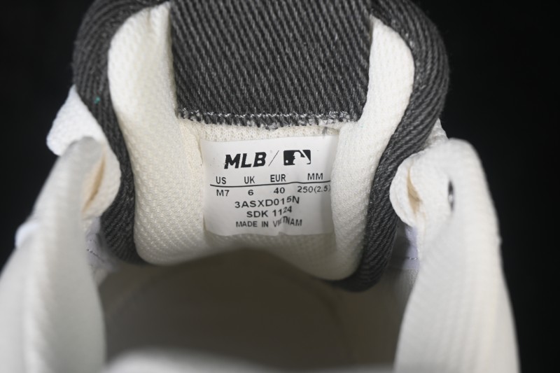 New Era NY MLB Chunky Liner Denim Pocket Running Shoes with Elevated Sole - 3ASXD015N50BKS