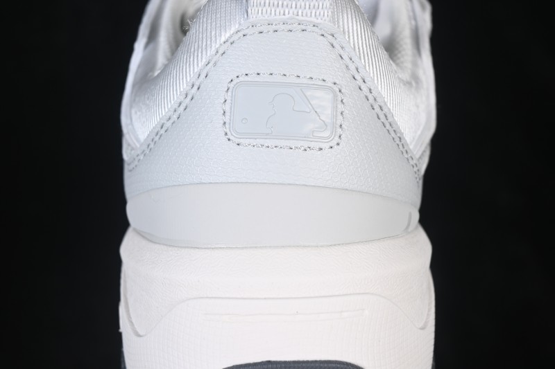 MLB New York Yankees Chunky Curve Liner Running Shoes with Thick Sole - 3ASXM096N50GRS