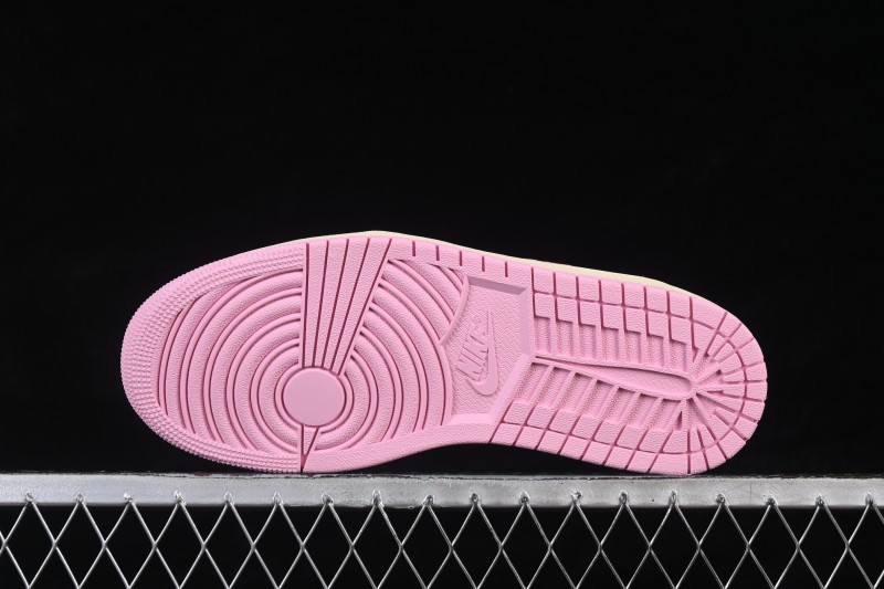 Nike Travis Scott x Air Jordan 1 Low OG AJ1 Low-Top Sneakers with Reverse Swoosh Design - IQ7604-100