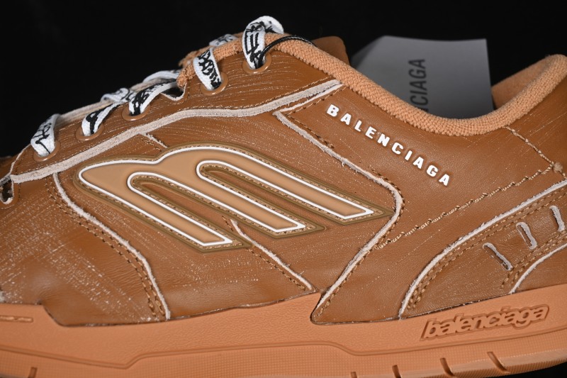 Balenciaga Hamptons Worn Out Retro Casual Sneakers with Distressed Finish - WCURS2200