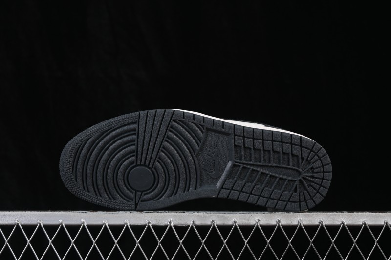 Nike Air Jordan 1 Low Retro Basketball Shoes with Cracked Leather Design - II0595-001
