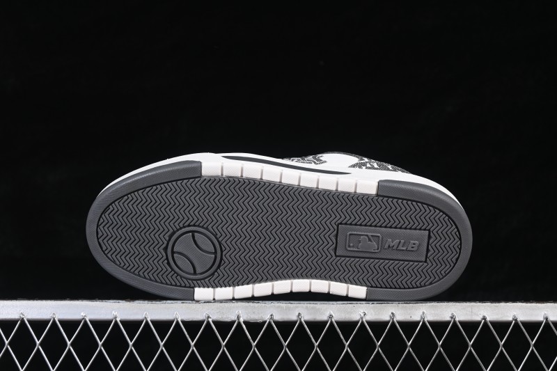 NEW YORK YANKEES Chunky Liner Pocket Monogram Thick-Soled Casual Running Shoes - 3ASXM026N50CGS