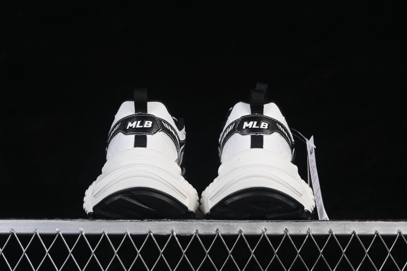 New York MLB Winner Chunky DT Running Shoes with Elevated Sole - 3ASHWC36N50WHS
