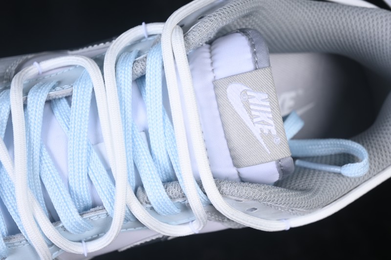 Nike SB Dunk Low Skateboarding Shoes with Lace-Up Closure - HF5441-105