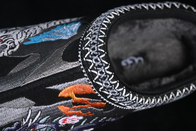 UGG X Palace Tasman Dragon Tiger Embroidered Comfortable Durable Short Snow Boots - 1172070 BKCA