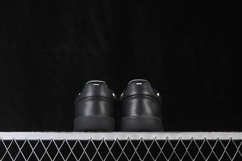 Maison Margiela Replica Calfskin Retro Low-Top Sneakers - S58WS0180