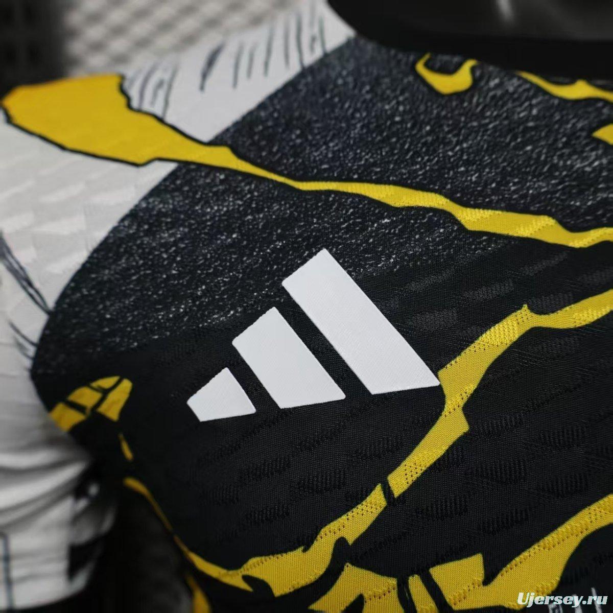 Player Version 25/26 Real Madrid Avengers White Pre-Match Jersey